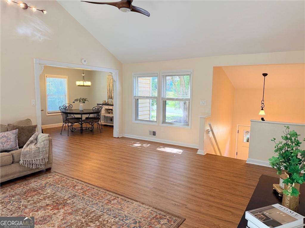 284 Angla DR SE