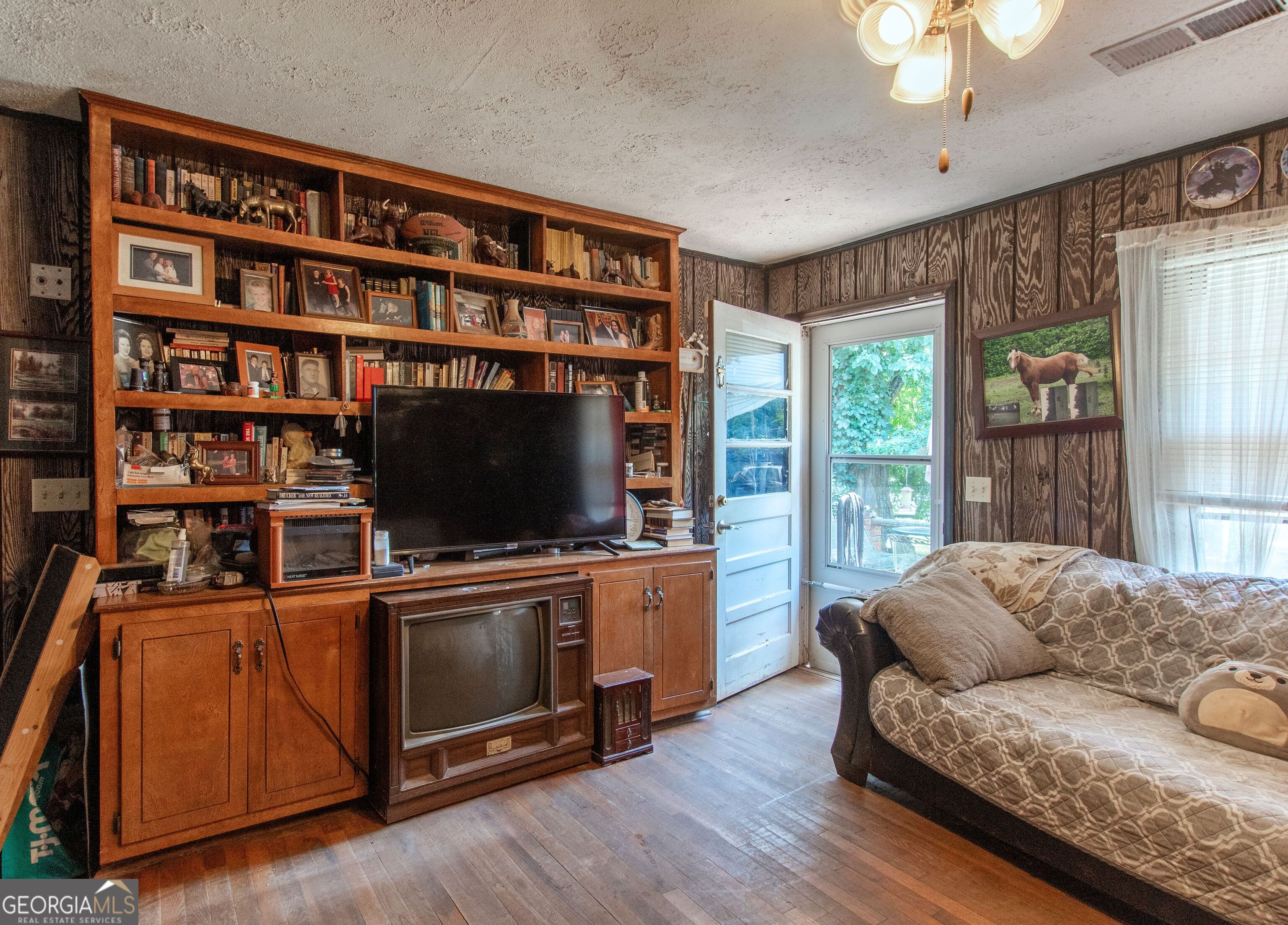 Roopville, Georgia 30170, United States, 4 Bedrooms Bedrooms, ,2 BathroomsBathrooms,Residential,Active,221570