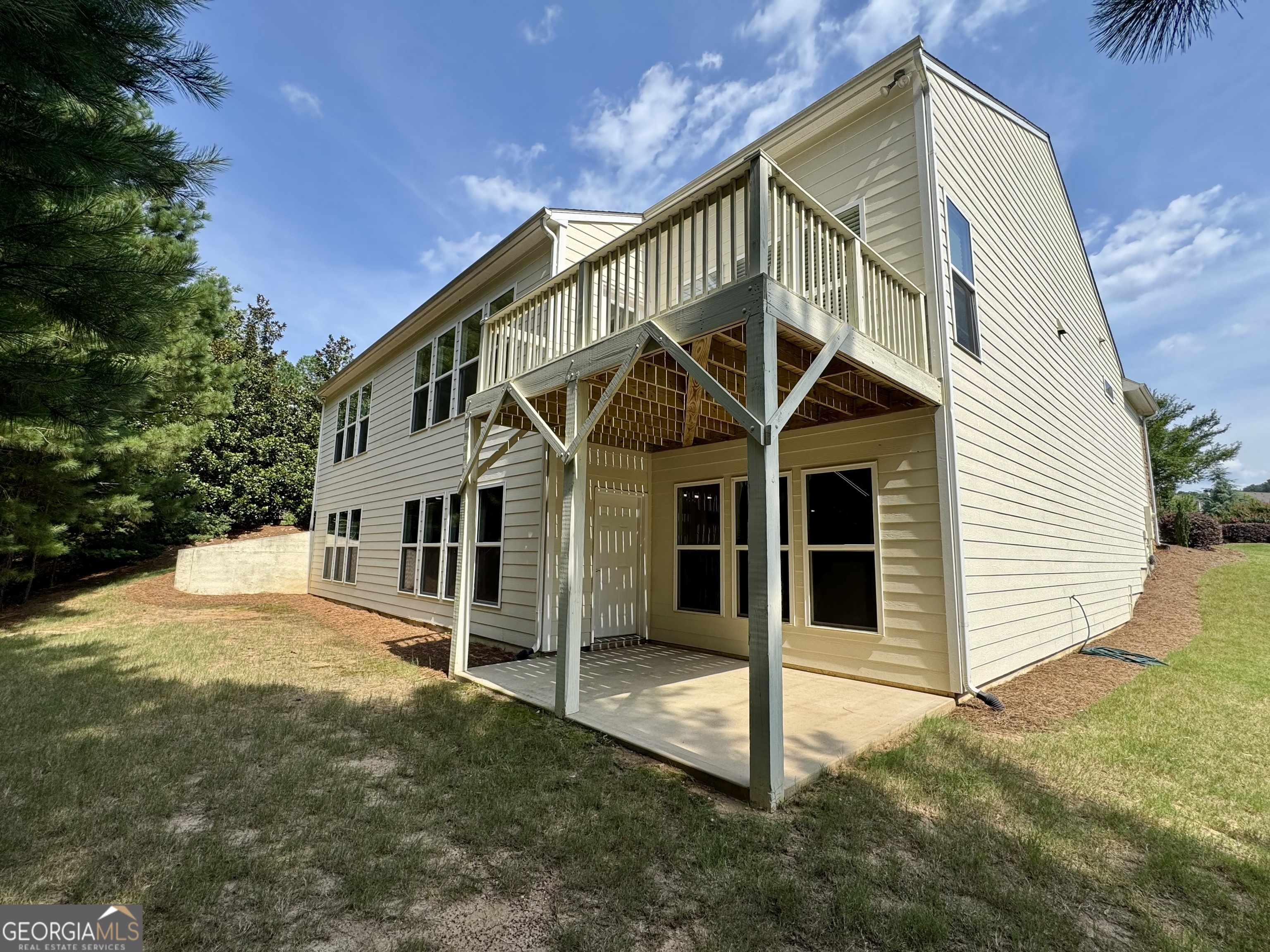 1091 Lakefront CT
