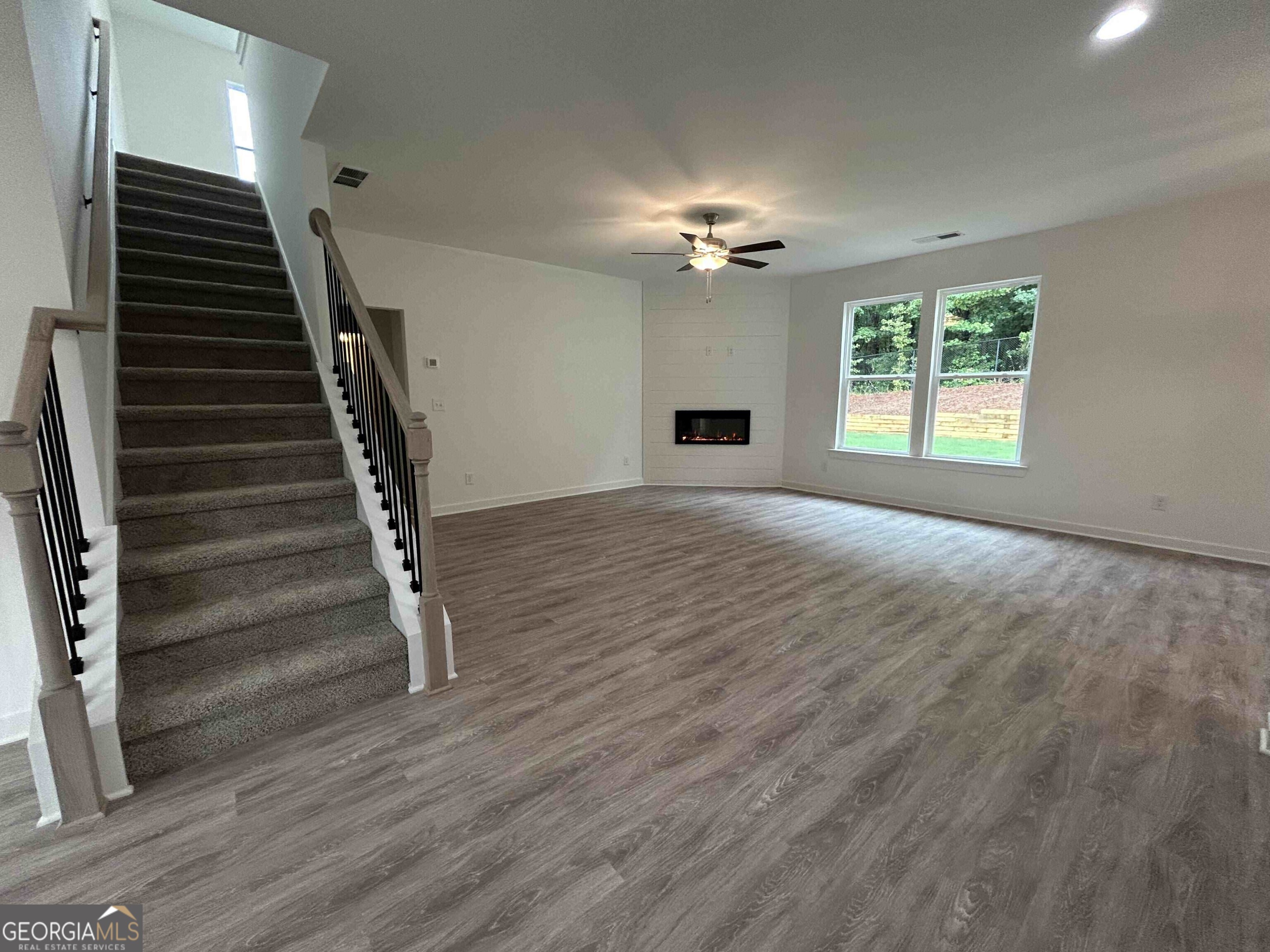 247 Annie LN