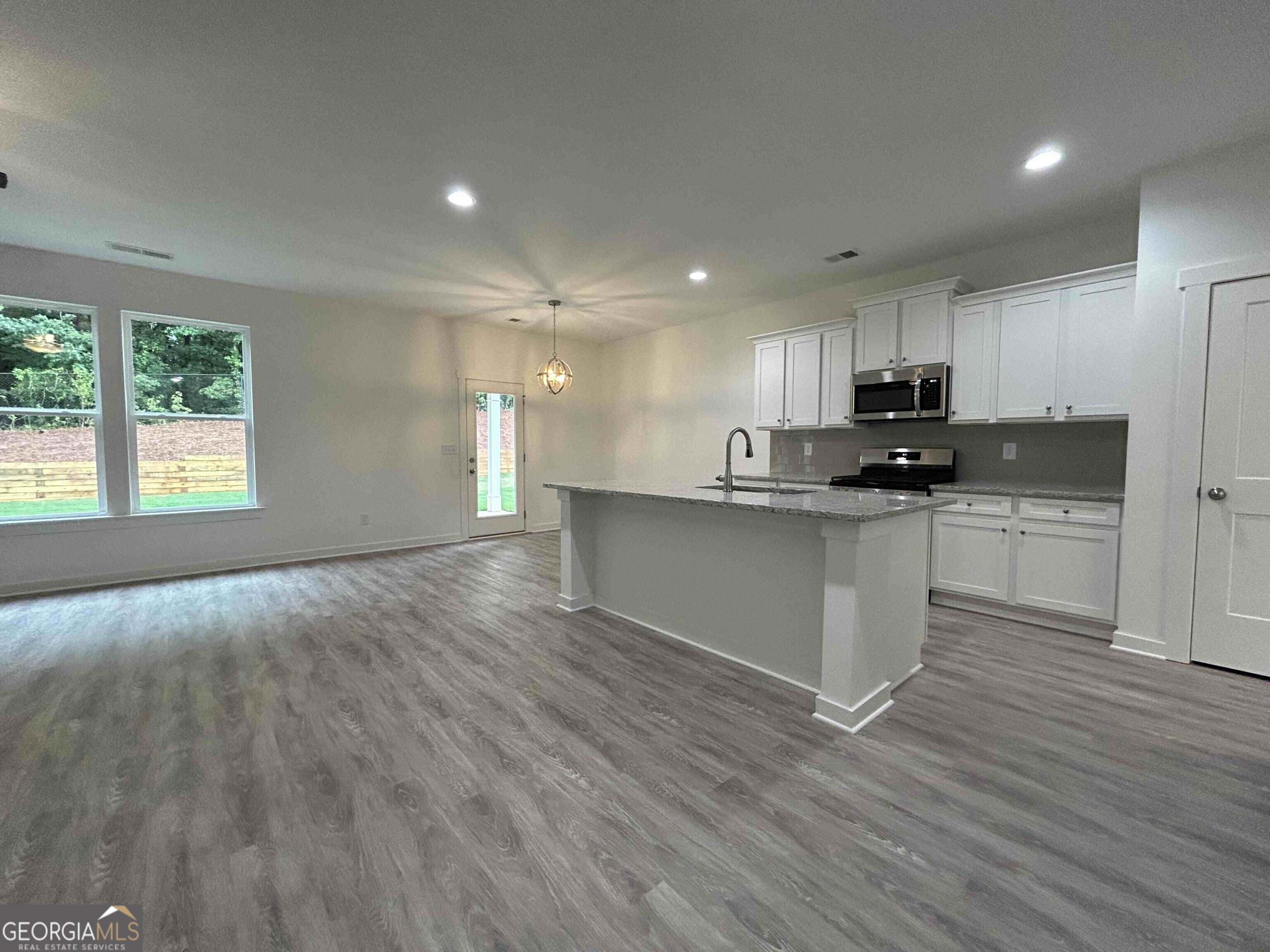 247 Annie LN