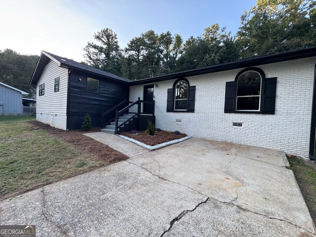 Photo of 96 Sedgefield Drive, Jonesboro, GA 30236 (MLS # 10850318)