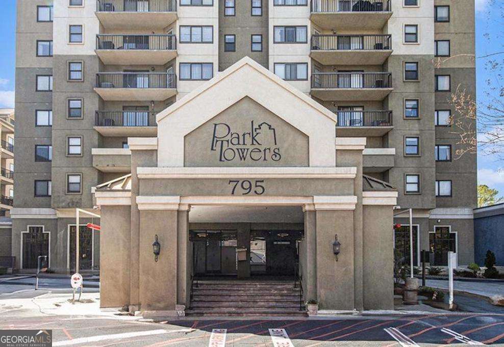 Affordable luxury studio living in the hearth of Sandy Springs*Perfect 2nd floor location with easy access to elevator. Come turn this unit into your gem and make it your oasis. This complex features 24 hours concierge services, private gym, onsite convenience store,2 swimming pool, dog park and onsite dry cleaning services. The complex location is perfect for college students, young professional adults, due to its proximity to 1-285, 400, Buckhead and Downtown Atlanta. Also a great transit commute from Sandy Springs Train Station all the way to Atlanta Hartfield International Airport. On the weekends play tennis or soccer at the nearby park, or dine at incredible nearby restaurants. Make offer today owner has retired and looking to offload this unit of his book, Your chance to gain sweat equity hurry up and grab this unit today
