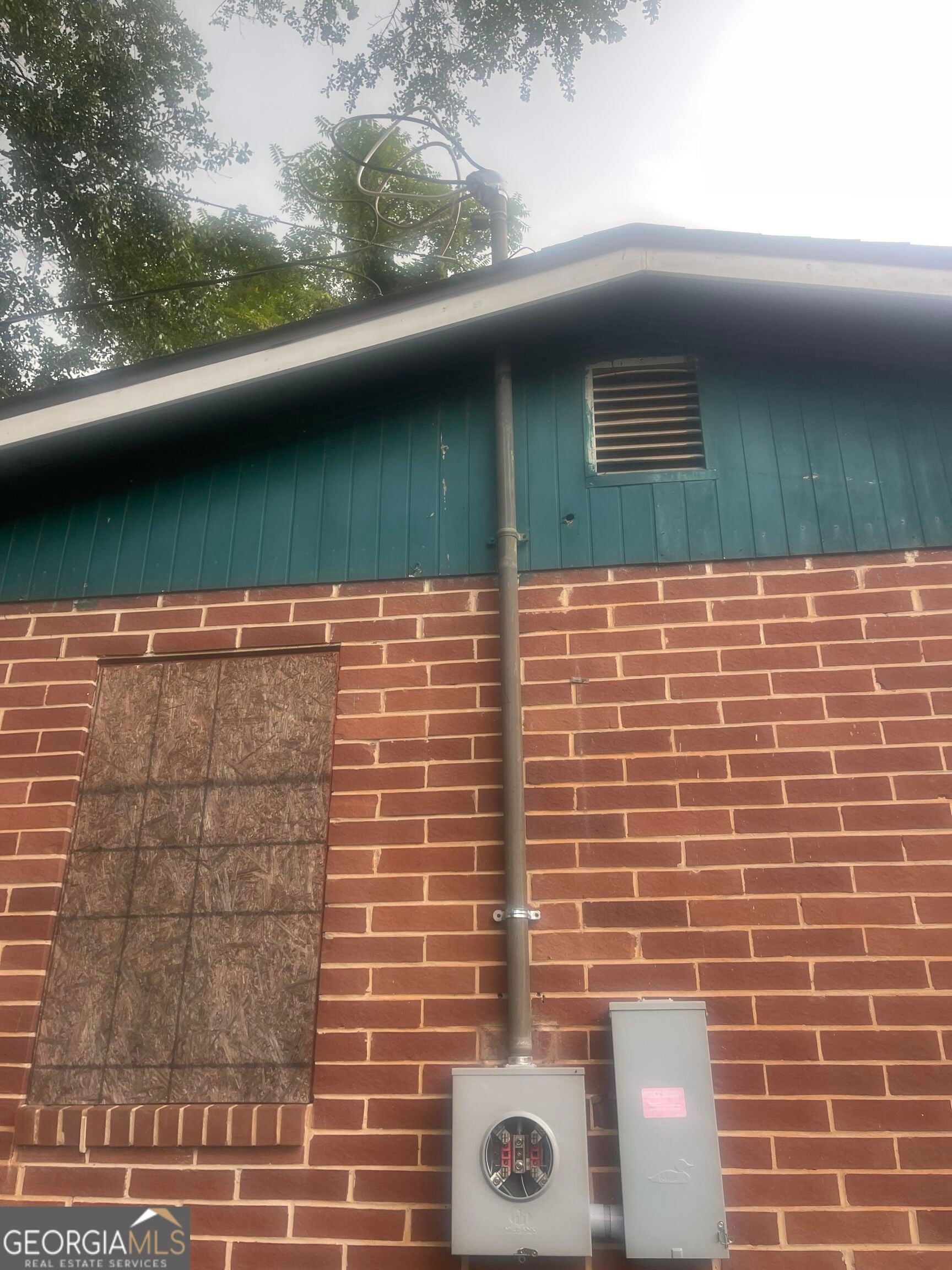 685 Reese ST