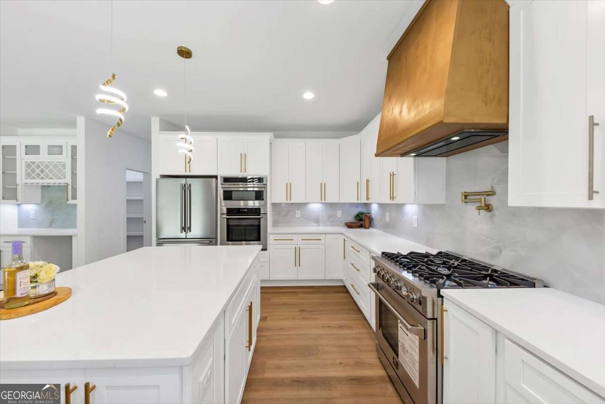 636 Harbour Shores DR