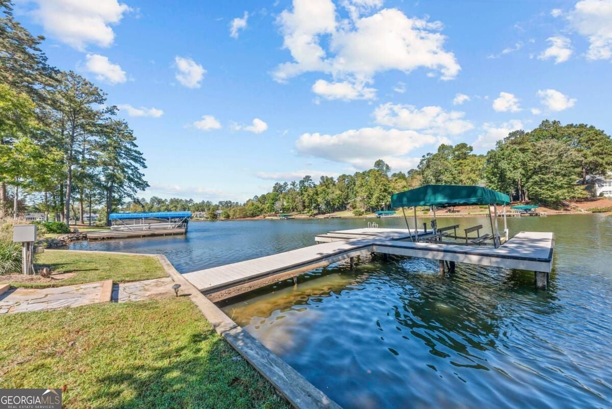 2731 Club DR