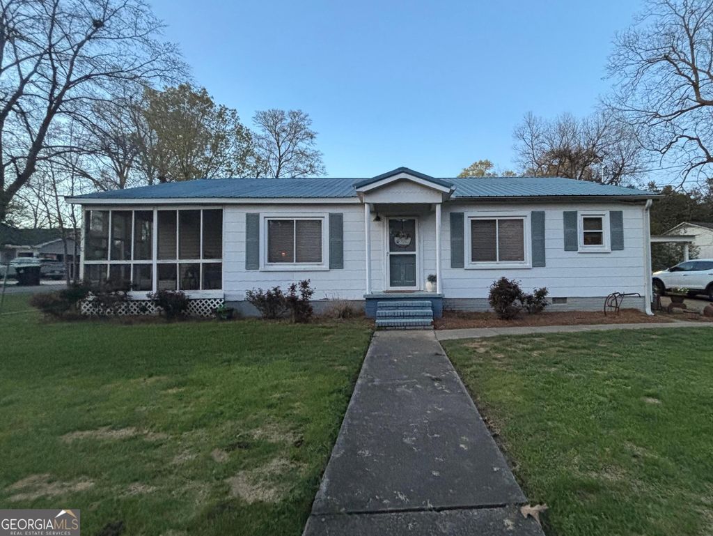 Photo of 201 Vinson St, Byron, GA 31008 (MLS # 10714114)