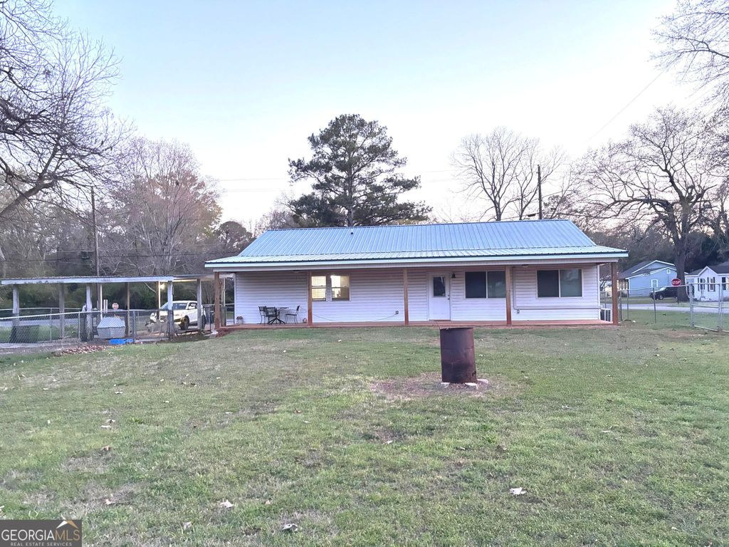 Photo of 201 Vinson St, Byron, GA 31008 (MLS # 10714114)