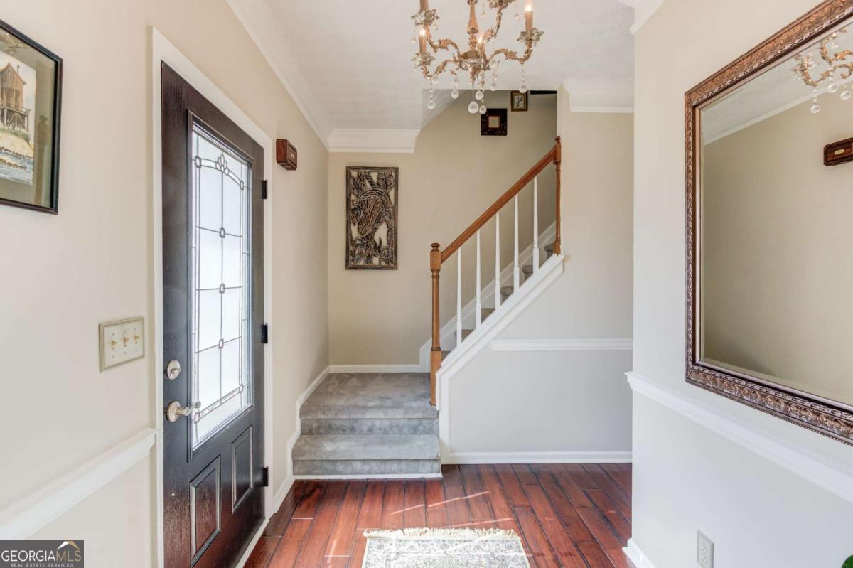 6530 Maid Marion Close