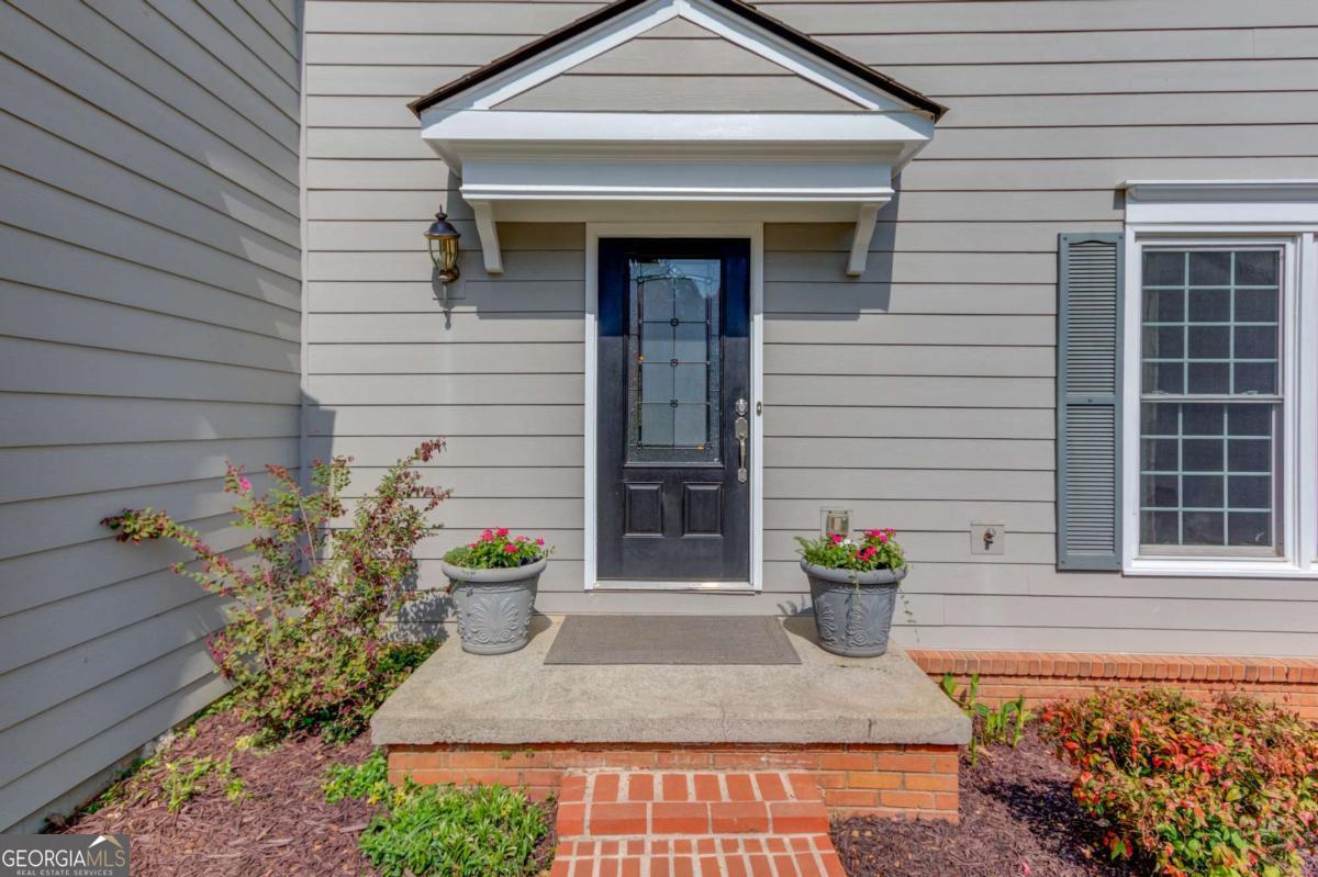 6530 Maid Marion Close