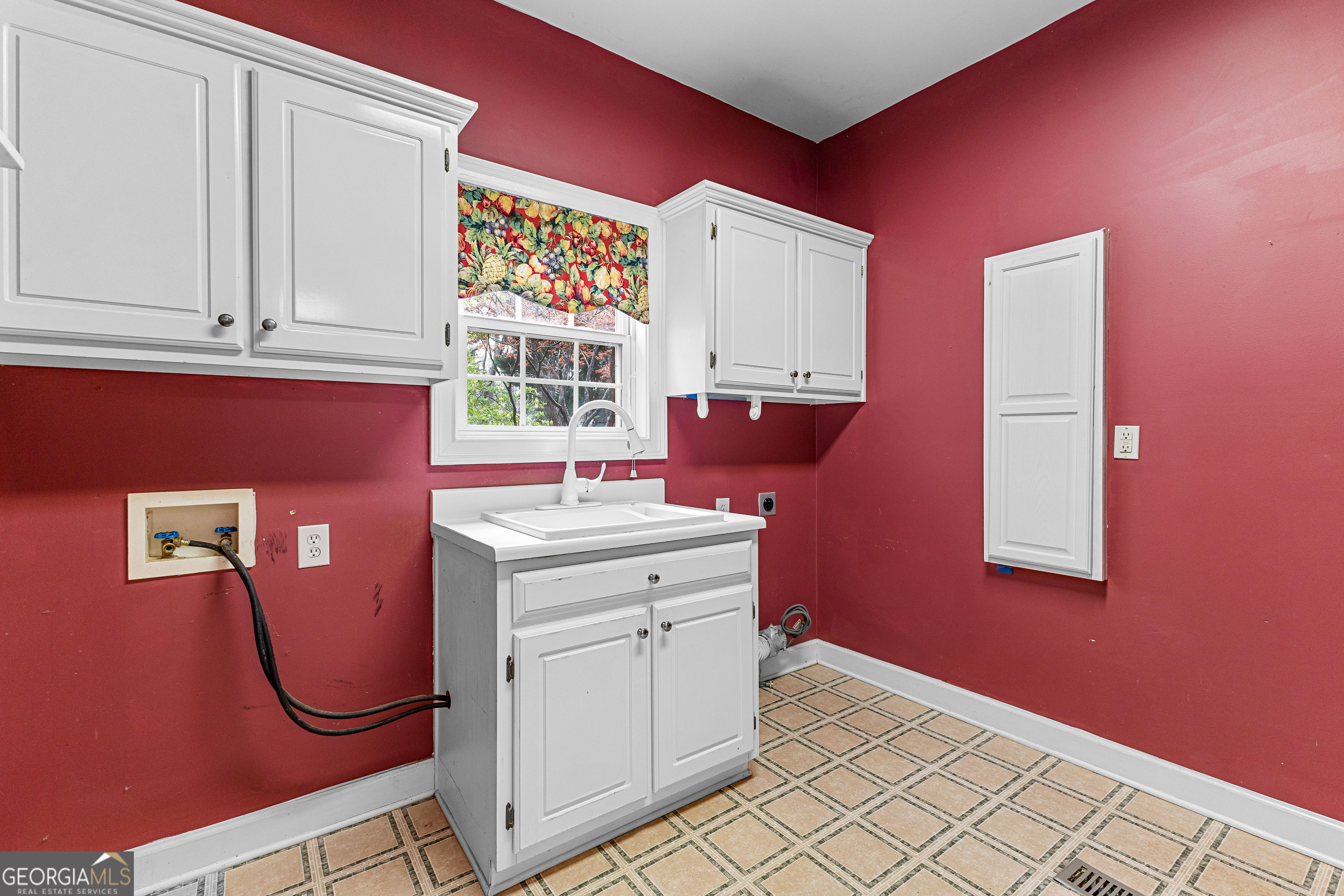 Fayetteville, Georgia 30215, United States, 3 Bedrooms Bedrooms, ,4 BathroomsBathrooms,Residential,Active,97718