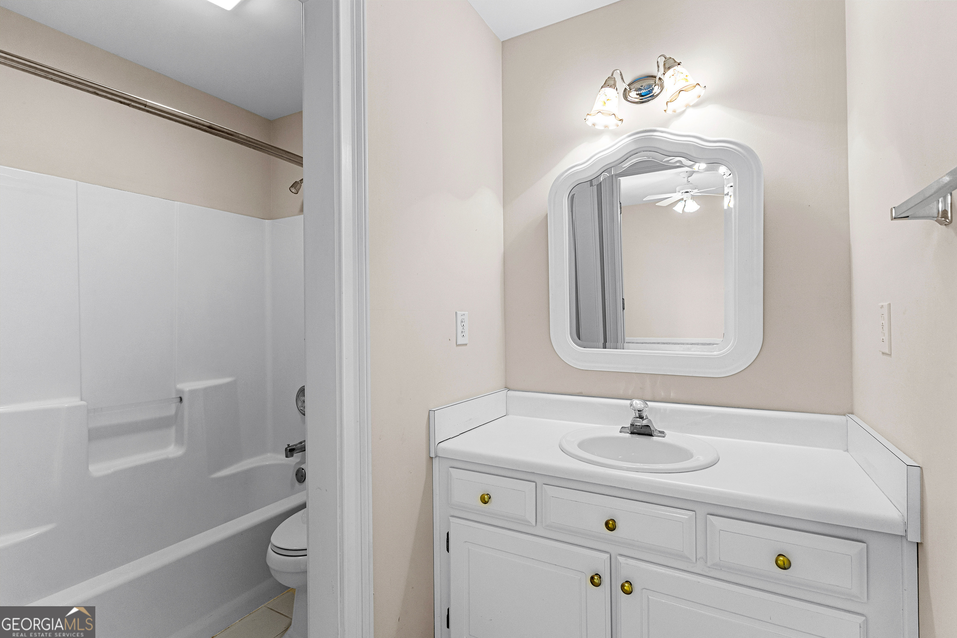 Fayetteville, Georgia 30215, United States, 3 Bedrooms Bedrooms, ,4 BathroomsBathrooms,Residential,Active,97718