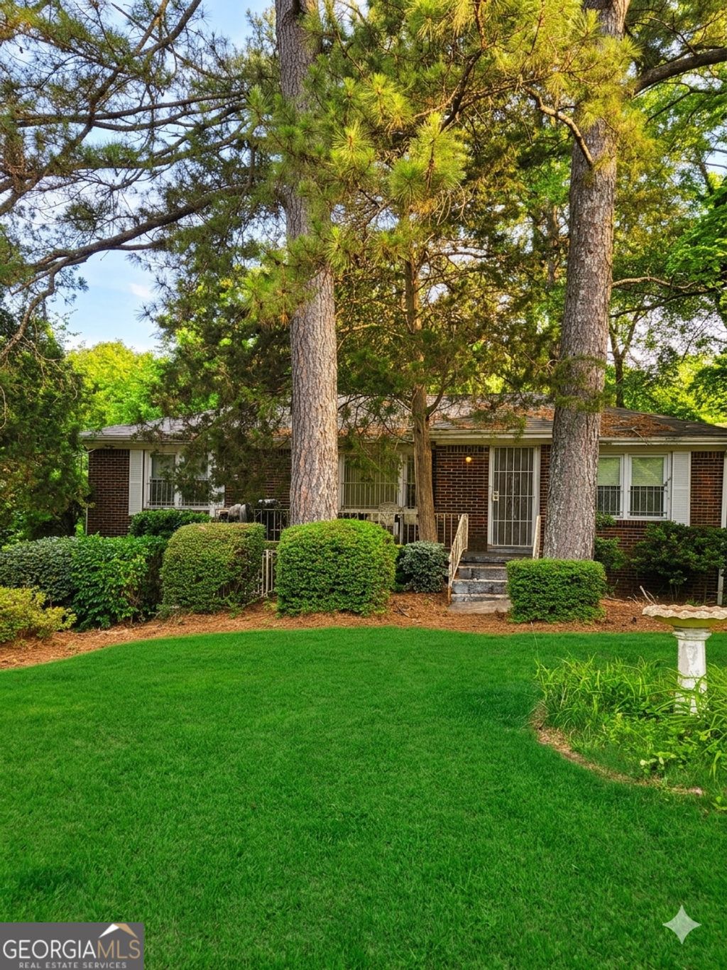 Photo of 250 W Lake Avenue NW, Atlanta, GA 30314 (MLS # 10776157)