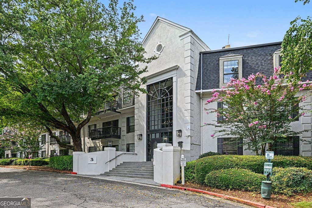 Photo of 3113 Pine Heights Drive NE, Atlanta, GA 30324 (MLS # 10831981)