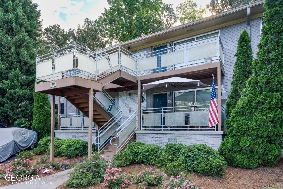 A spacious and updated, mid-century modern 2 BD/2BA condo, featuring over 1,100 square feet of living space! Open floor plan features hardwood floors, floor-to-ceiling windows. and kitchen with granite countertops, large island, and stainless steel appliances. Two spacious bedrooms and walk-in closets. This gated, well-maintained community has beautifully landscaped grounds featuring an in-ground salt water pool, dog park, picnic area, and charcoal grills. Easy access to Emory, CDC and CHOA. Highest ranking public school district in Dekalb County. All the advantages of in-town living with easy access to I-85. Do not miss this great opportunity!