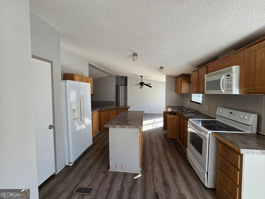 Photo of 122 Puckett Road SE, Emerson, GA 30137 (MLS # 10707911)