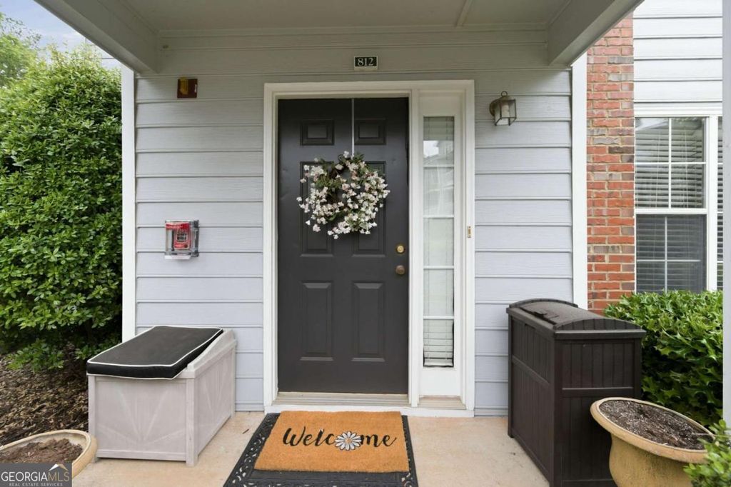 Photo of 812 Vinings Forest Lane SE, Smyrna, GA 30080 (MLS # 10755907)