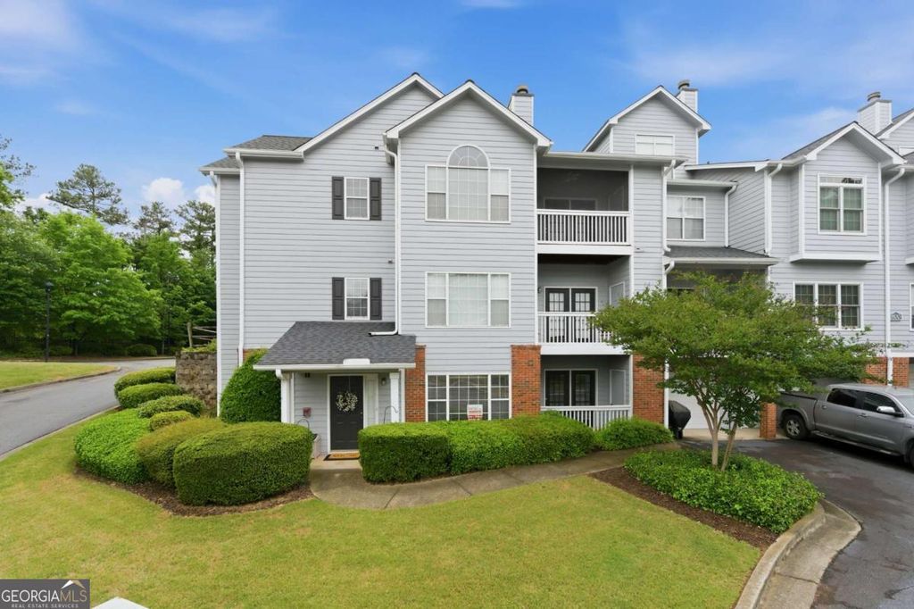 Photo of 812 Vinings Forest Lane SE, Smyrna, GA 30080 (MLS # 10755907)