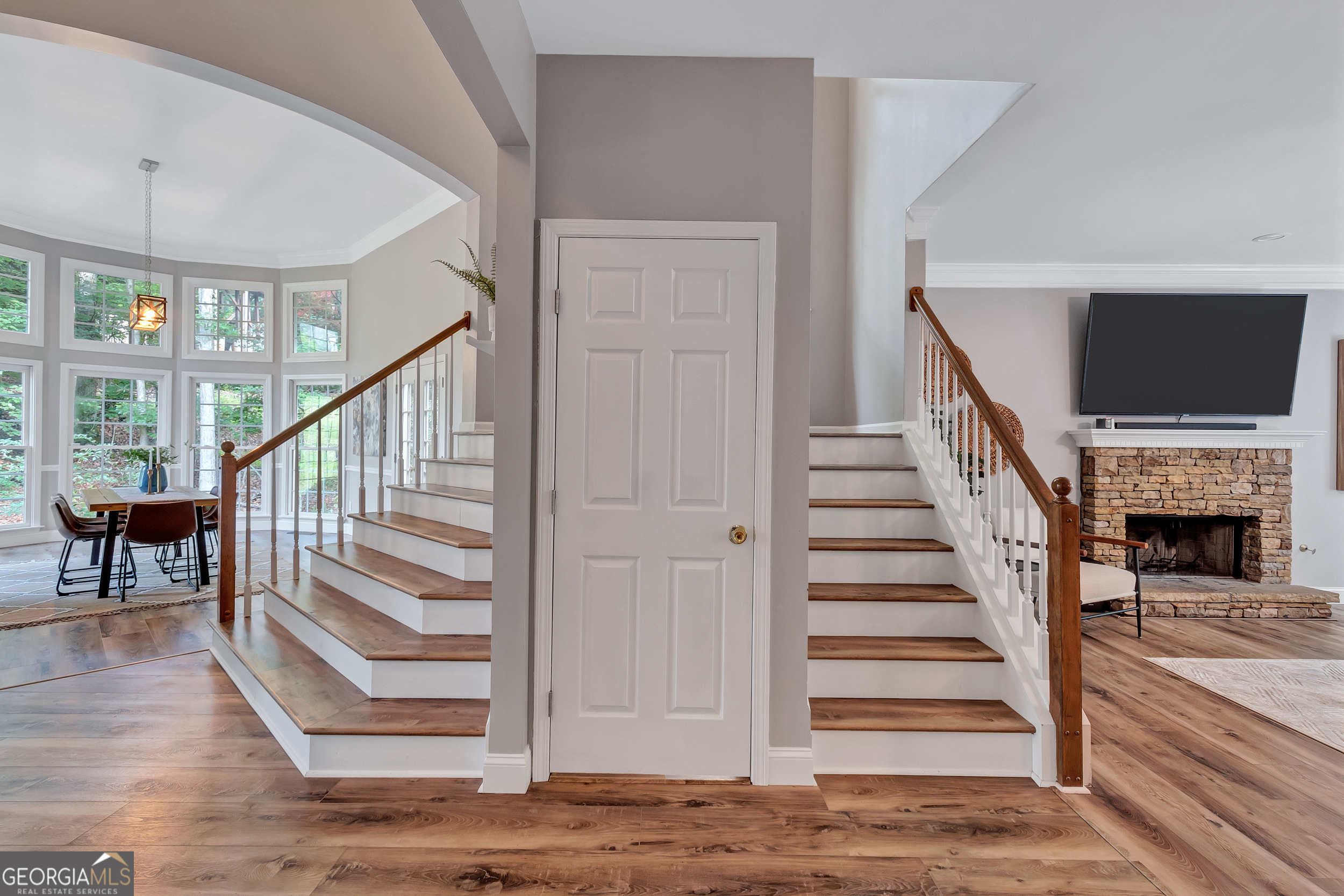 3860 Overlake DR
