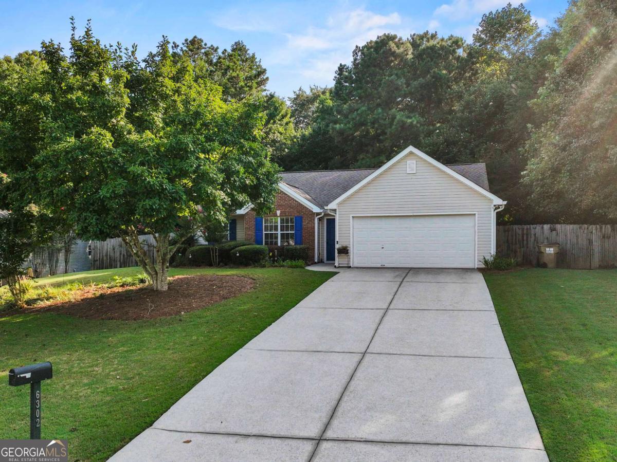 LOCATION! LOCATION! WELCOME HOME TO THIS 3/2 RANCH WITH NO HOA AND IN A CUL DE SAC. YOU WILL LOVE THE FULLY FENCED LEVEL PRIVATE BACKYARD! THIS HOME HAS BEEN VERY WELL TAKEN CARE AND THE ROOF,HVAC, AND WATER HEATER ARE NEWER. LAMINATE FLOORING THROUGHOUT THE ENTIRE HOME. NO STEPS TO ENTER THE HOME. SPLIT BEDROOM PLAN. SHED INCLUDED. MINUTES FROM HWY985, SHOPPING, AND RESTAURANTS, AND LAKE LANIER. EXCELLENT HALL COUNTY SCHOOLS. DESIRABLE NEIGHBORHOOD AND LOCATION.