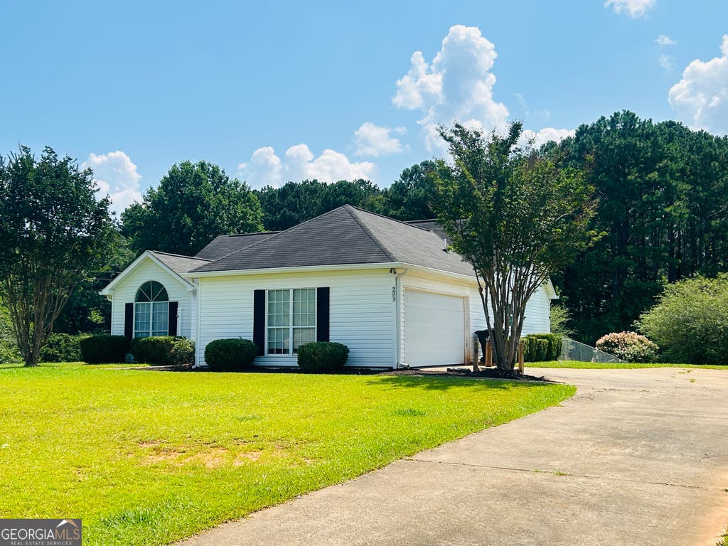 Photo of 210 Shamrock Way, Newnan, GA 30263 (MLS # 10832031)