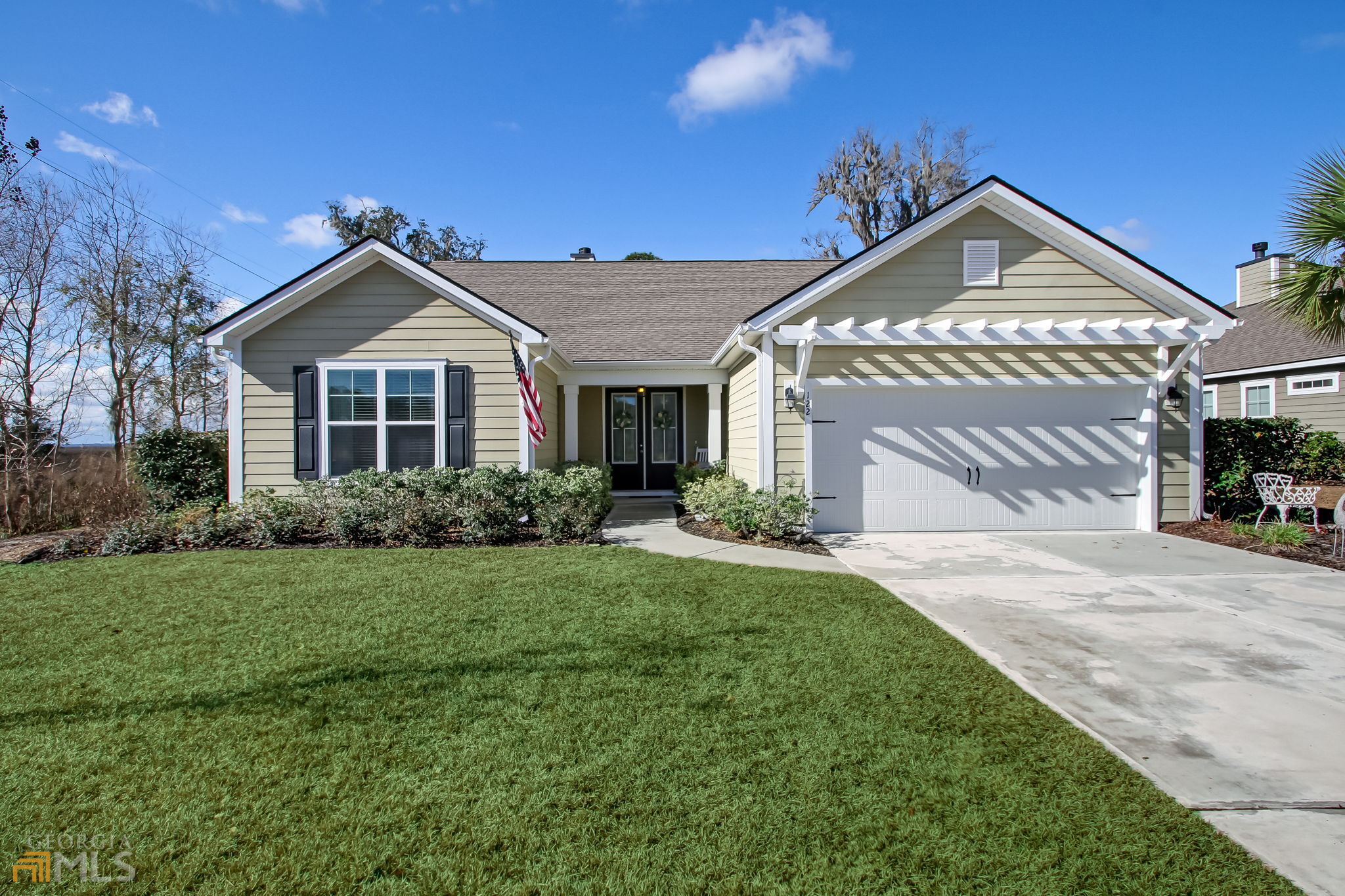 Beautiful one-story bluff home in Coffee Pointe with amazing western marsh views! The open concept 3 BR 2.5 bath one features nature views from the family room office, kitchen and master bedroom. Enjoy gatherings in the large kitchen with stainless steel appliances and coffee bar/wet bar. The family room has a wood burning fire place and the office features built-in shelving. Outdoor living features a screened porch and patio with unlimited views. Coffee Pointe is a gated community with salt water pool, work out facility, and lighted sidewalks, playground and two natural parks. Conveniently located within minutes of Coffee Bluff Marina, Truman Parkway, shopping and dining. This home is move-in ready.