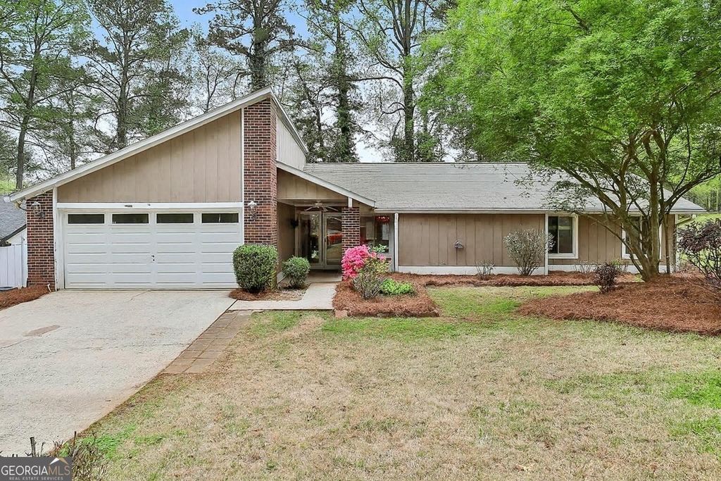 Photo of 100 Lake Forest Drive, Peachtree City, GA 30269 (MLS # 10659010)