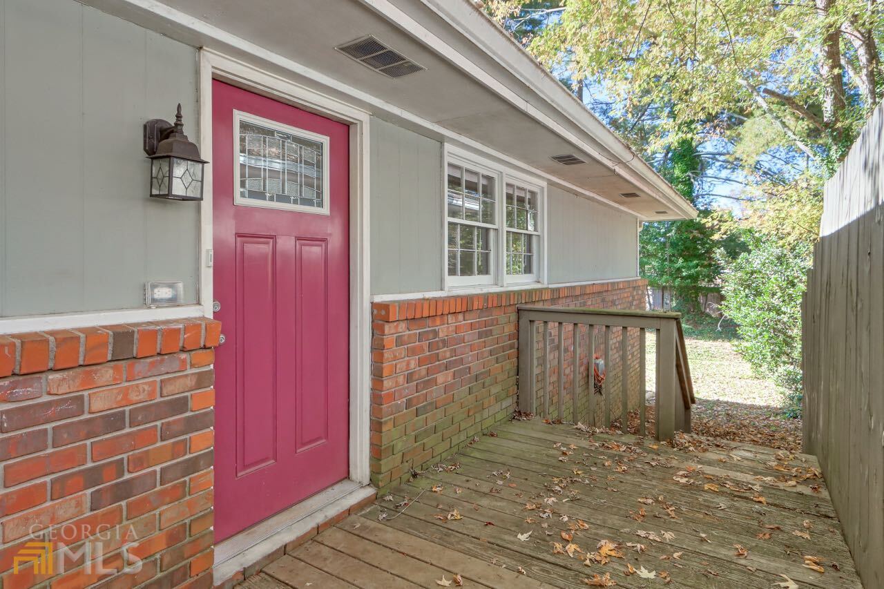 Come cozy up in this charming ranch-style home in Marietta. Natural hardwood floors guide you through an open floor plan that gives ample room for you to make it your own. This house has three spacious bedrooms, one of which includes its own en-suite. The beautiful white kitchen with granite countertops is equipped with everything you need to make your next meal. The kitchen has direct access to the generously sized garage, perfect for your next big project or just accessing your car on winter mornings without facing the chilly winds of winter. The backyard has plenty of room for gardening, and other outdoor fun. This property may be tucked away on its own private lot, but itas still minutes away from downtown Smyrna and Truitt Park.