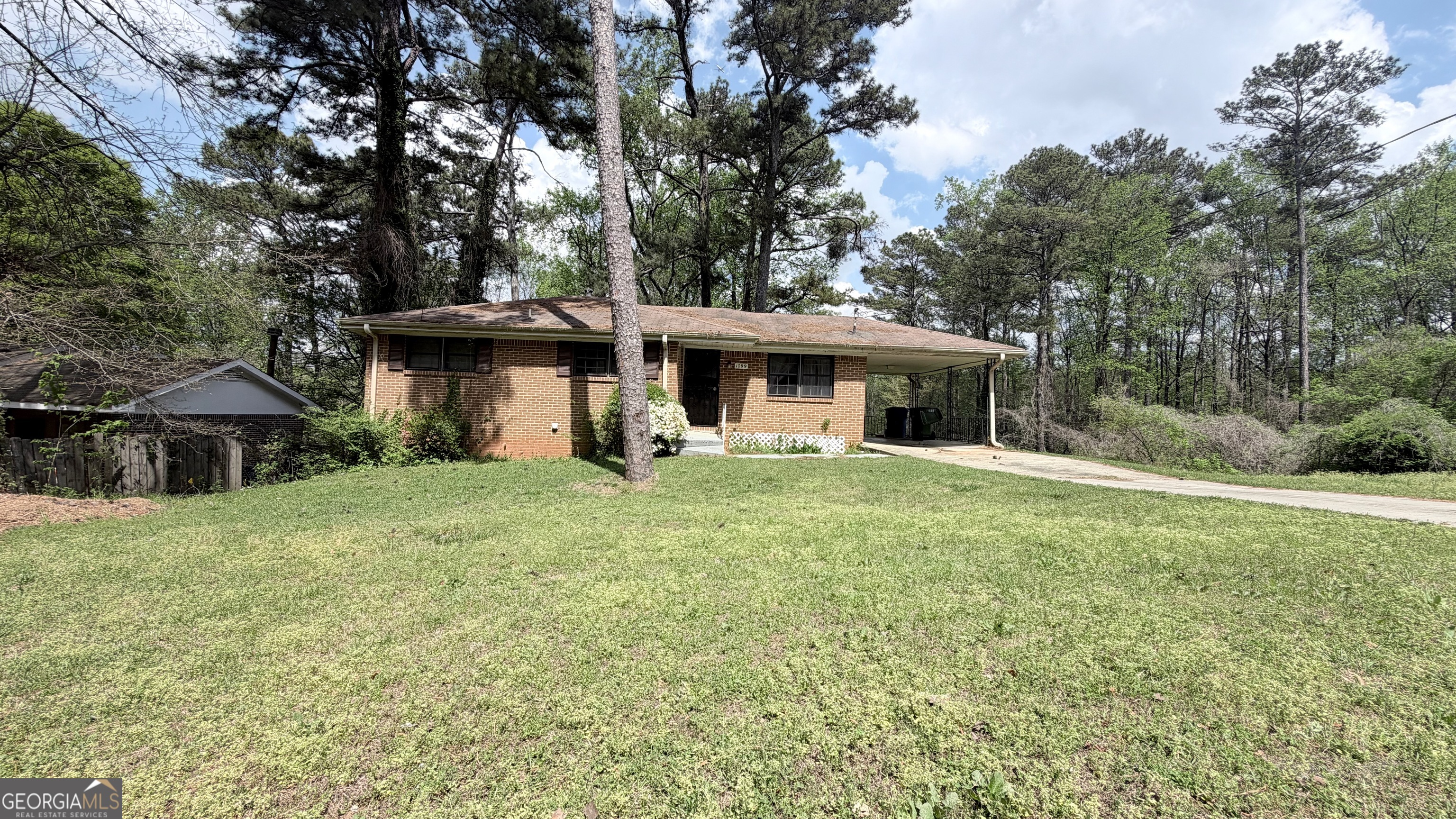 1099 Forest Valley DR SE