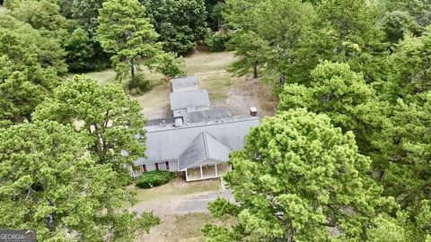 A home in Dacula