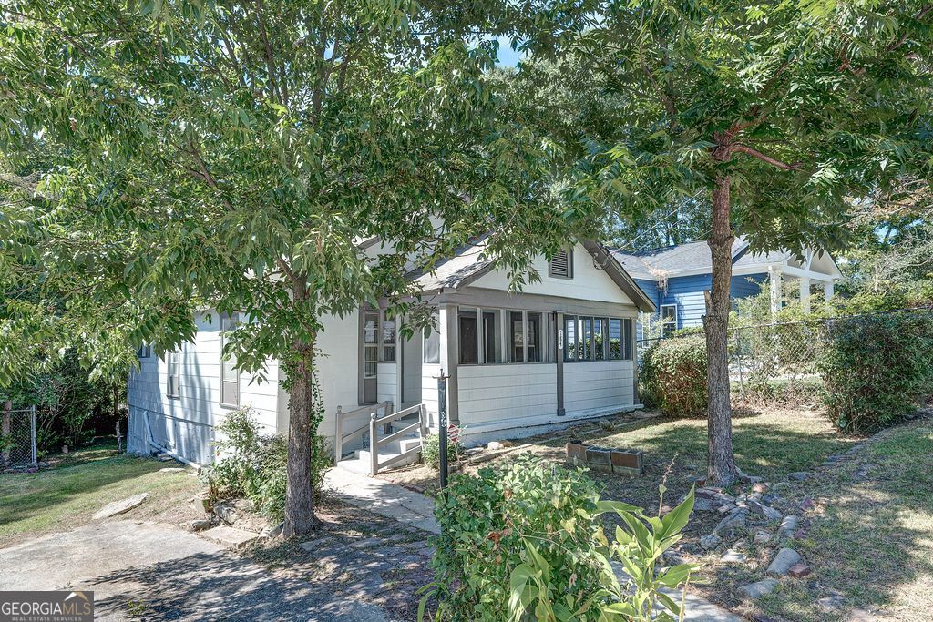 Photo of 184 Dahlia Avenue NW, Atlanta, GA 30314 (MLS # 10709057)