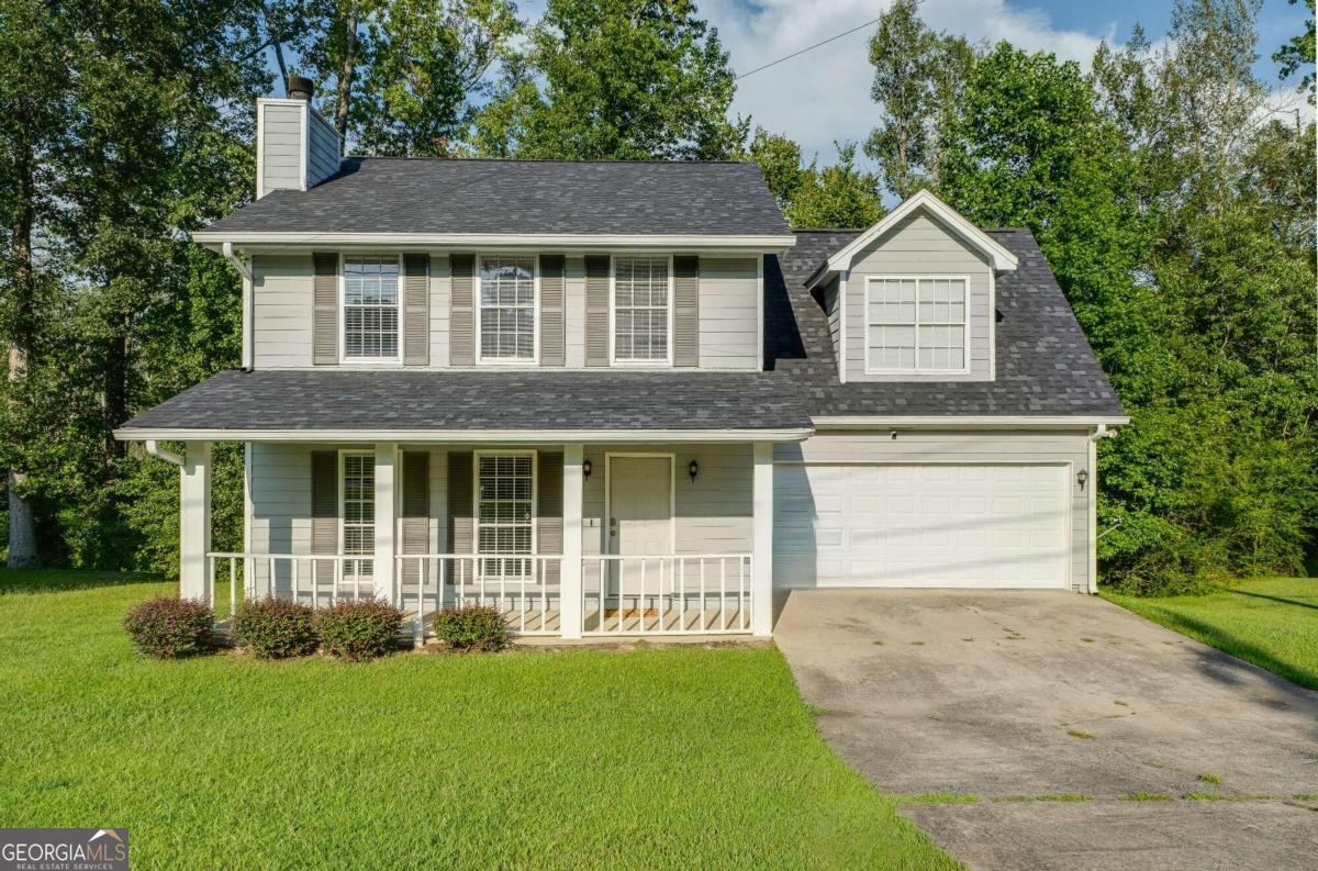 Just 20 minutes from both the bustling Hartsfield Jackson Airport and Downtown, discover this warm and welcoming home. It's perfectly suited for families, but if you're an investor, you'll appreciate its potential for pad-split or short-term stays too. Step inside to discover a spacious eat-in kitchen, designed for gatherings and gourmet cooking. Adjacent to the kitchen is a dedicated dining room, perfect for hosting dinners or special occasions. Retire to the master suite and indulge in the en-suite bath's luxuriesCoa sleek double vanity and an inviting garden tub to unwind in after long day. Don't miss out on this unique opportunityCoa harmonious blend of location, function, and beauty. Schedule a viewing today!