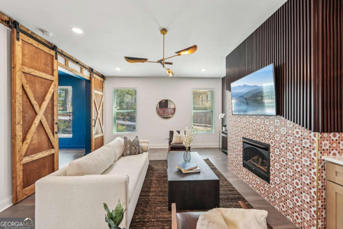 3087 Alston DR