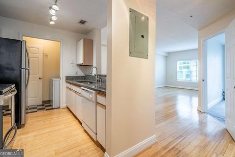 Photo of 1074 Peachtree Walk NE #B418, Atlanta, GA 30309 (MLS # 10755400)