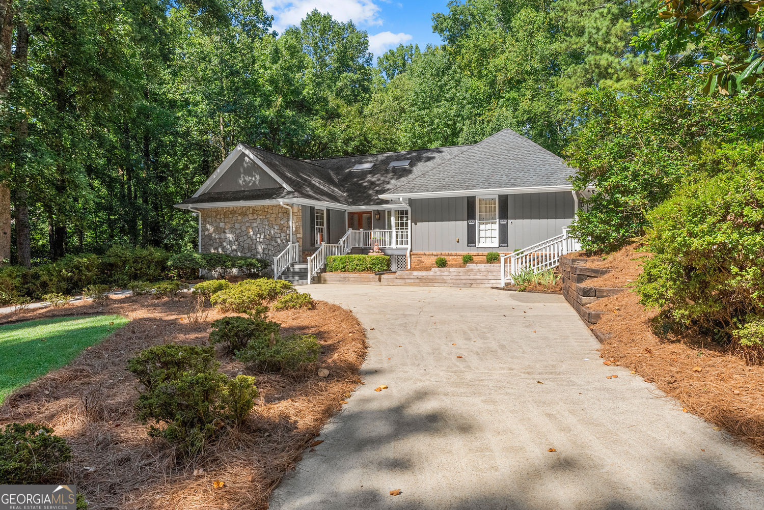 8390 Valley Tarn