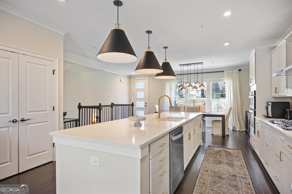 Photo of 1008 Burnside Lane NW, Atlanta, GA 30318 (MLS # 10842277)