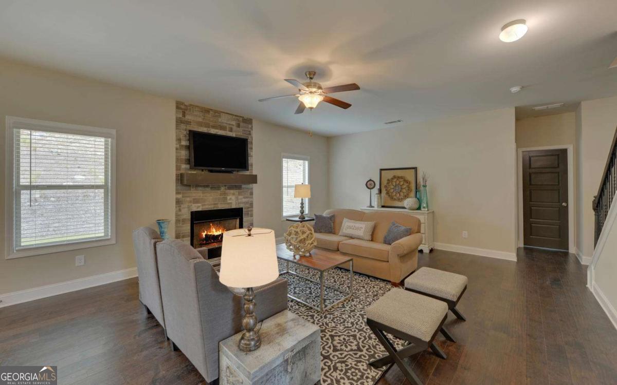 5883 Woodland Park CT