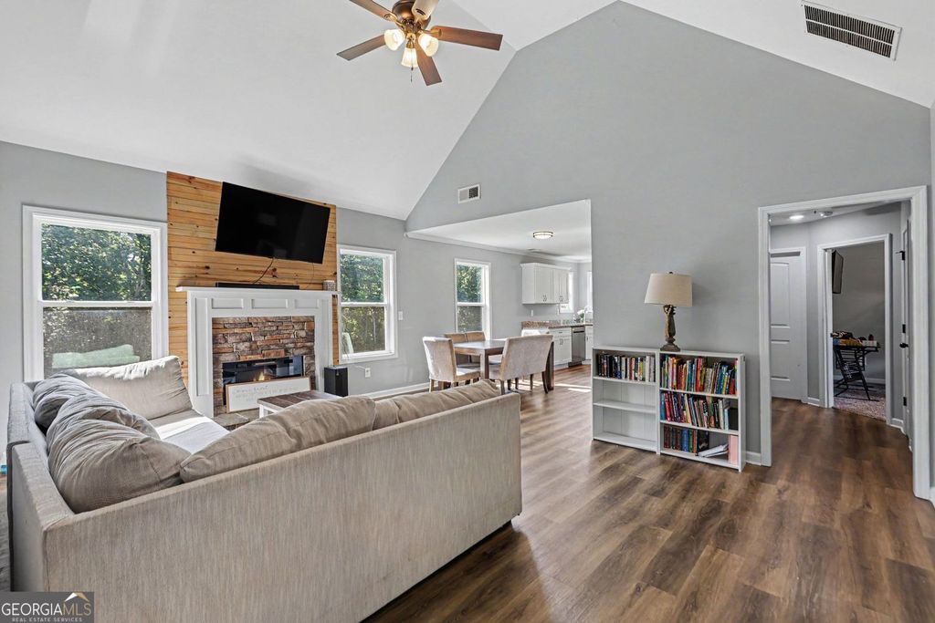 Photo of 129 Grizzly Trail, Carrollton, GA 30117 (MLS # 10770407)