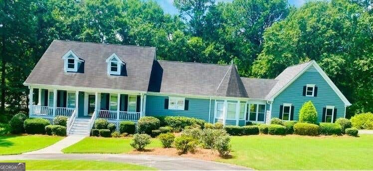 Photo of 2820 Bay Ridge Dr, Loganville, GA 20052 (MLS # 10822347)