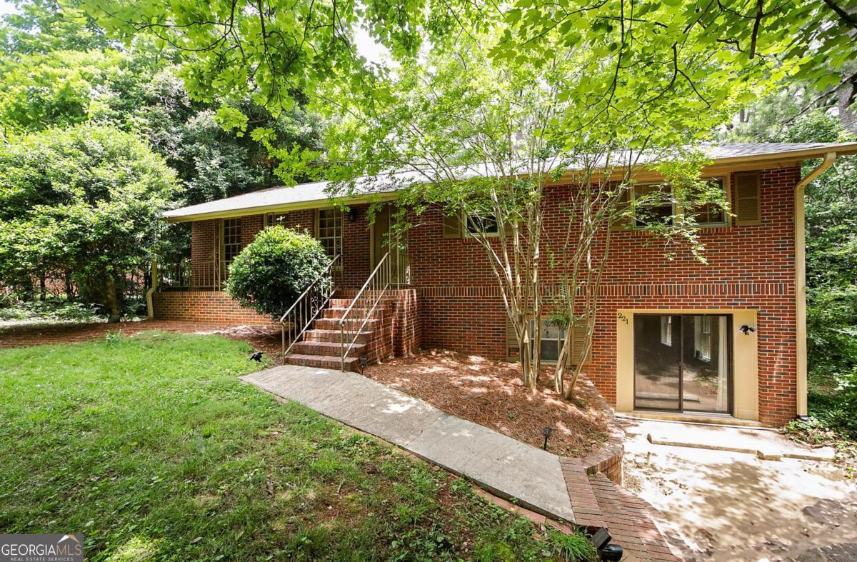 221 College CIR
