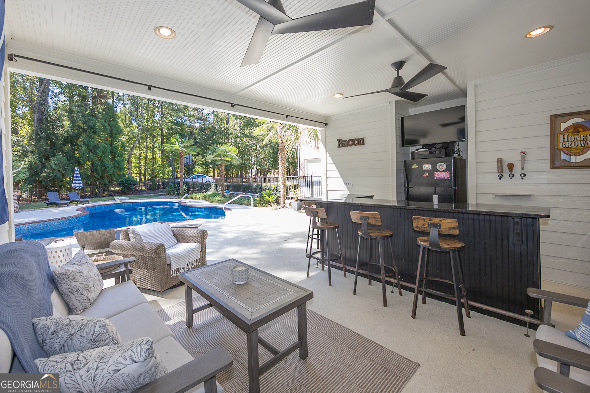 100 Brisbane CT