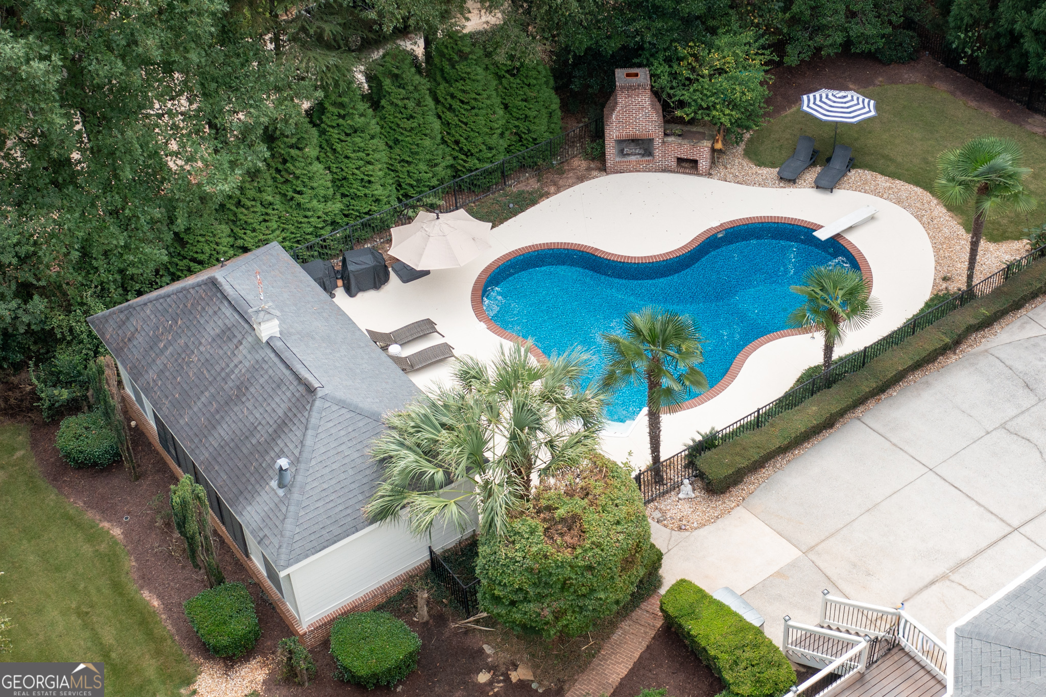 100 Brisbane CT