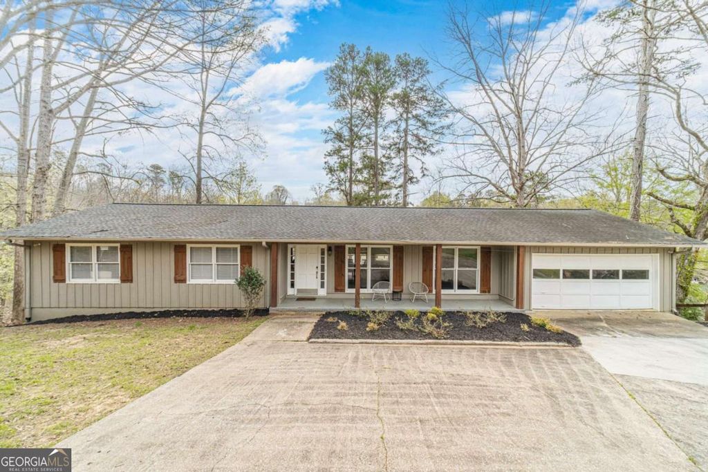 Photo of 691 Harbor Cove, Gainesville, GA 30501 (MLS # 10720421)
