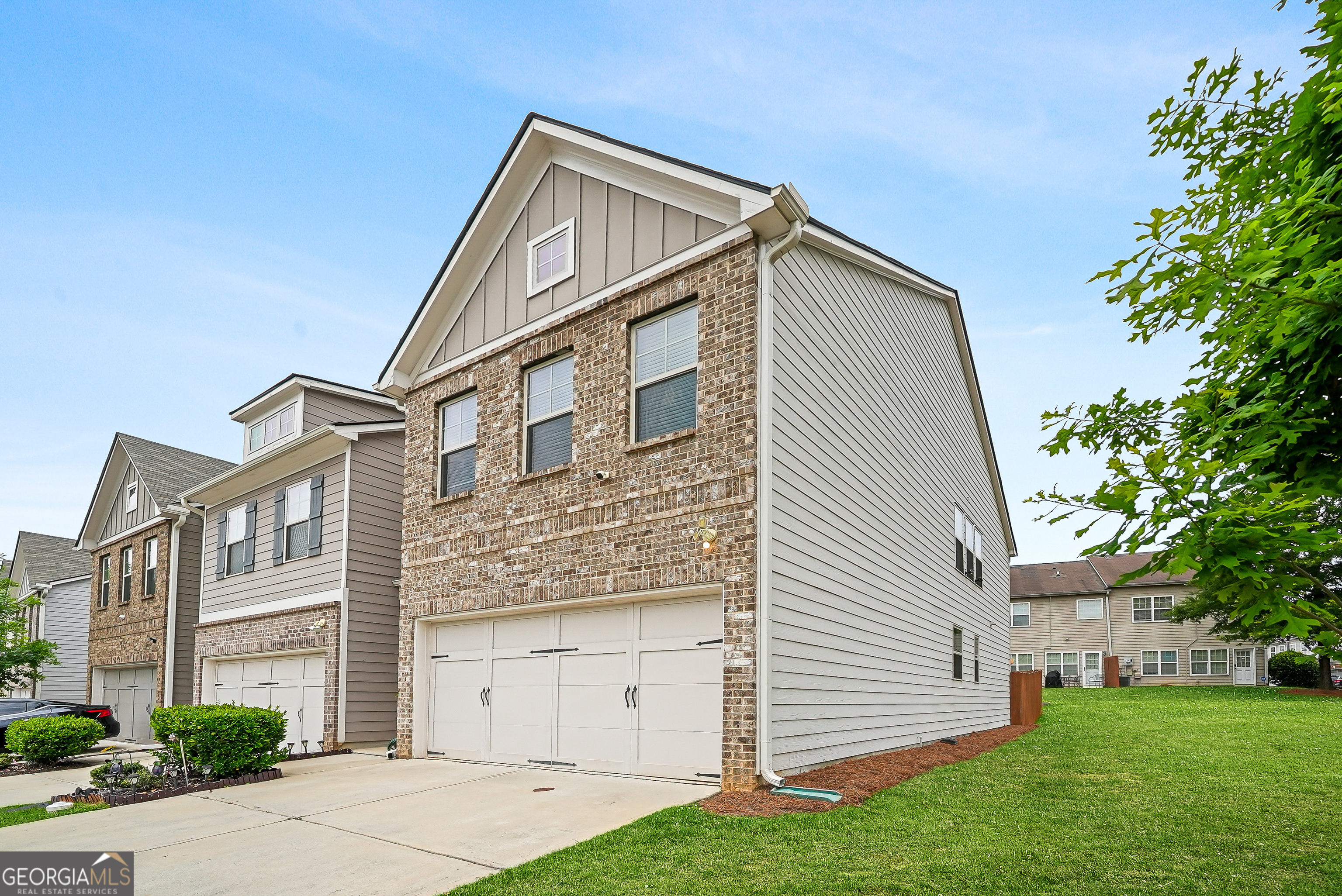 5888 Radford LOOP