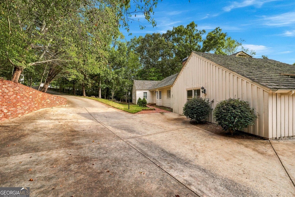 Photo of 254 Wiltshire Drive, Athens, GA 30605 (MLS # 10872214)