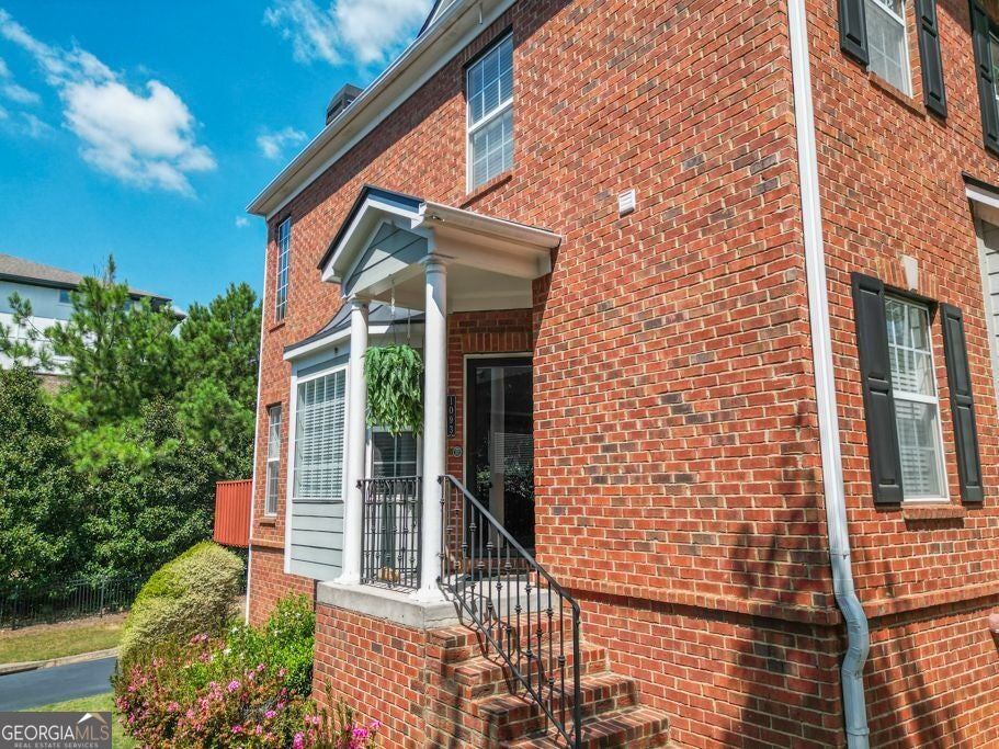1093 SCALES RD