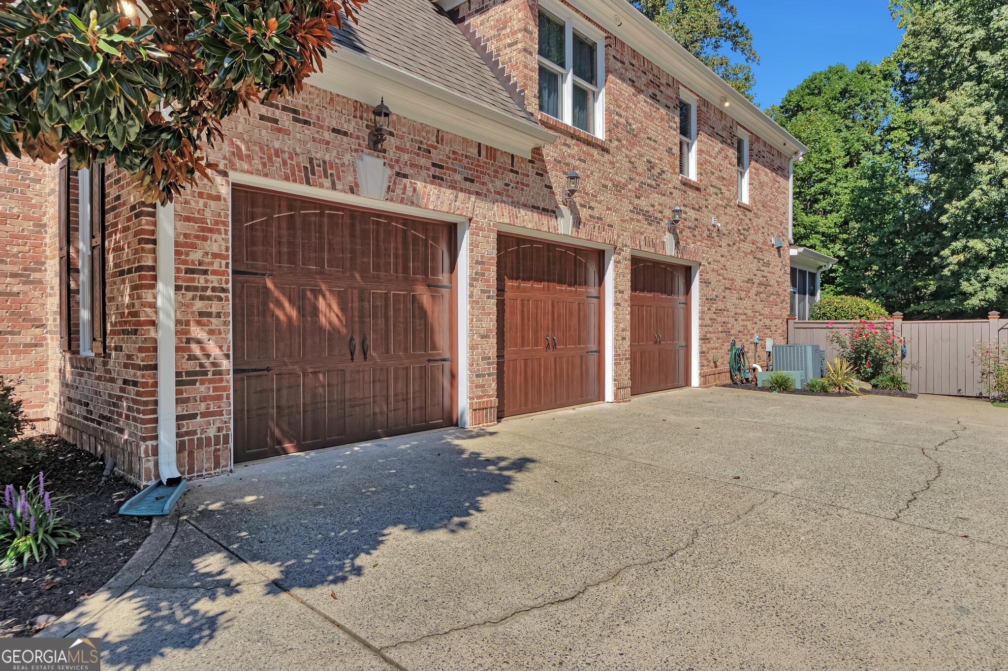 1421 Castlebrooke WAY