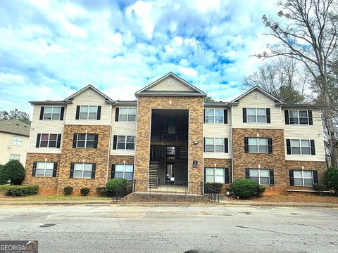 5303 Par Four WAY Lithonia GA 30038