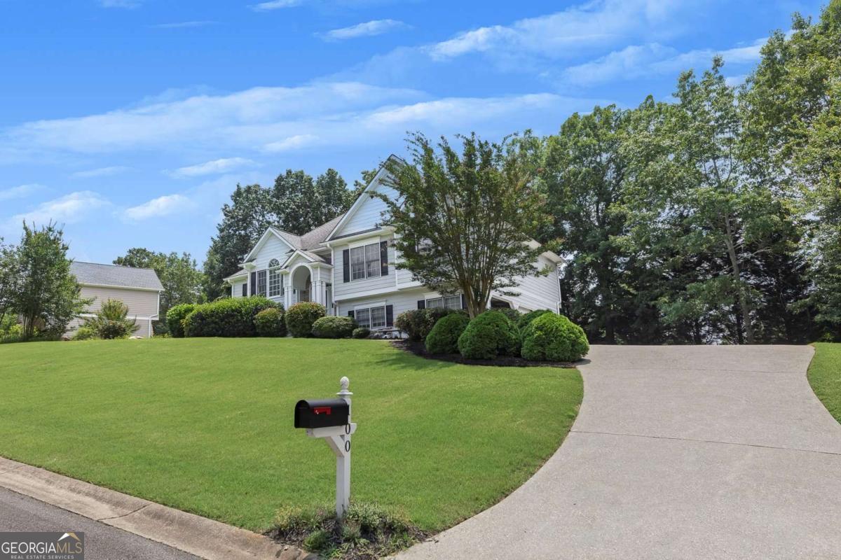 100 Chestnut Hill DR