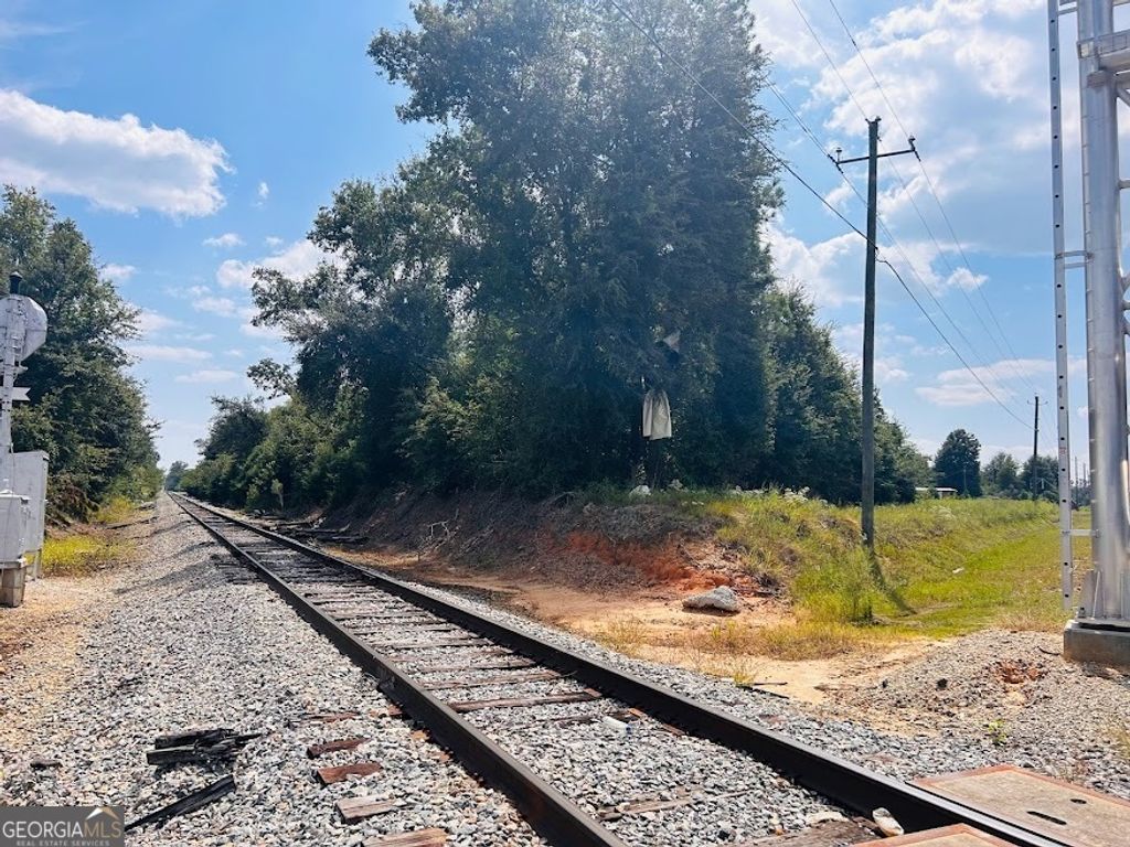 Photo of 1434 South Mock Rd, Albany, GA 31708 (MLS # 10753332)